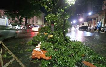 রাজধানীতে কালবৈশাখী ঝড় ও শিলাবৃষ্টি