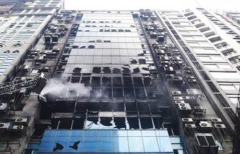 বনানীতে অগ্নিকাণ্ডের পর এফআর টাওয়ারের বিভৎস দৃশ্য