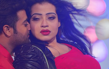 নতুন মিউজিক ভিডিওতে সানাই