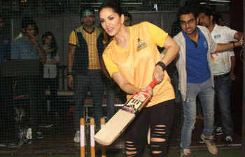 প্রিয় ক্রিকেটার সম্পর্কে যা বললেন সানি লিওন