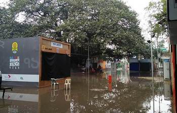 বইমেলায় বৃষ্টির হানা