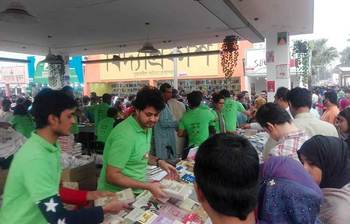 শুক্রবারের বইমেলায় পাঠক সমাগম