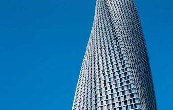 দুবাইয়ের চোখ ধাঁধানো বিস্ময়কর যত স্থাপনা