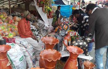 কালীগঞ্জের দেড়শ বছরের পুরনো বকুল তলার গ্রামীণ মেলা