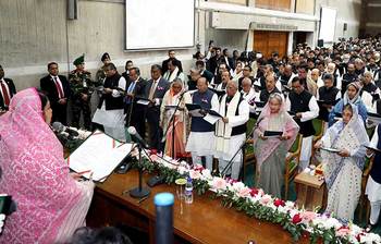 নতুন এমপিদের শপথ গ্রহণের ছবি