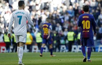 জেনে নিন রোনালদোর চেয়ে কতটা বেশি বেতন পান মেসি