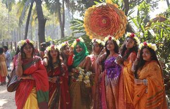 বসন্তে মেতেছে প্রাণ