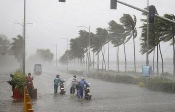 যে গতিতে ধেয়ে আসছে ঘূর্ণিঝড় আম্ফান