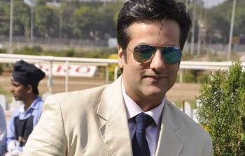 একাধিক নায়িকার প্রেমে ক্যারিয়ারের পতন হয়ছে যে বলিউড নায়কের