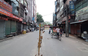 চকবাজারের ব্যস্ত সেই ইফতারির বাজার আজ ফাঁকা