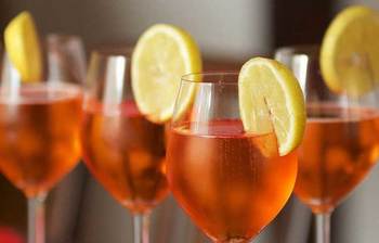 যেসব খাবার বেশি খেলে ত্বক নষ্ট হয়ে যেতে পারে