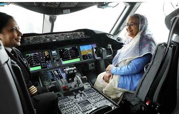 অচিন পাখির পাইলটের আসনে প্রধানমন্ত্রী