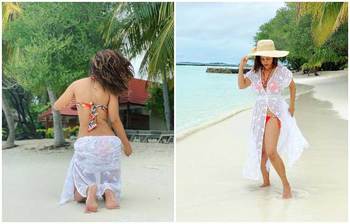 সৈকতে খোলামেলা হিনা