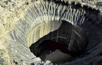 রাশিয়ার বুকে বিশাল গর্তে পৃথিবী ধ্বংসের ইঙ্গিত!