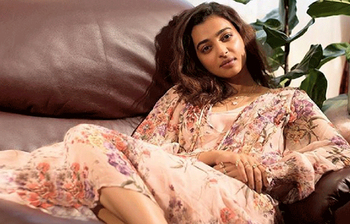 কোটিপতি নায়িকা যে কারণে বিয়েতে ছেঁড়া শাড়ি পরেছিলেন