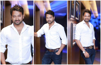 আকর্ষণীয় রূপে সায়মন