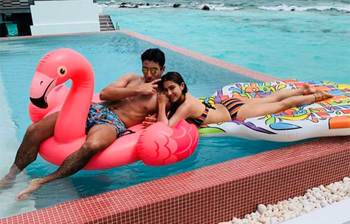 ভাইয়ের সাথে সারার ছবি ভাইরাল