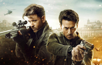 প্রথম দিনেই বক্স অফিসে ঝড় তুলেছে হৃতিক-টাইগারের ওয়ার