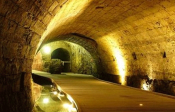 মাটির নিচে মিলল সোনার সুড়ঙ্গ