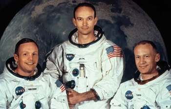 চাঁদের পোশাক তৈরি করেছিল নারীদের অন্তর্বাস প্রস্তুতকারী যে সংস্থা