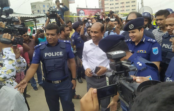 ছবিতে নারায়ণগঞ্জে ‘জঙ্গি আস্তানায়’ অভিযান