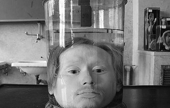 ১৭৬ বছর ধরে কাচের জারে বন্দি যে ব্যক্তির কাটা মাথা