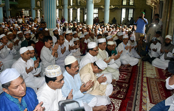 বায়তুল মোকাররমে শেখ হাসিনার জন্মদিন উপলক্ষে দোয়া