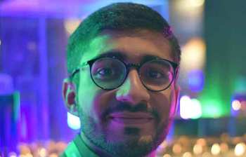 বিদেশে ইঞ্জিনিয়ারিং পড়া ছেড়ে অগণিত দরিদ্র শিশুকে পড়াচ্ছেন যে তরুণ