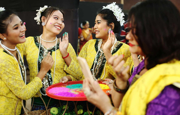 চারুকলায় বইছে বসন্তের হাওয়া