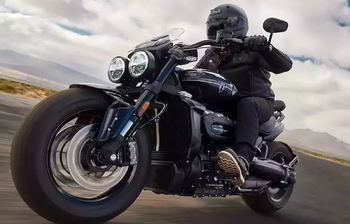 বাহুবলী বাইক আনলো ট্রায়াম্ফ