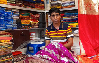 কর্ম ব্যস্ততা নেই ঈশ্বরদীর বেনারসী পল্লীতে