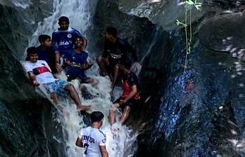 পর্যটকে মুখরিত নাপিত্তাছড়া ঝরনা