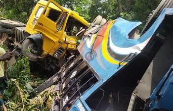 মিরসরাইয়ে বাস খাদে