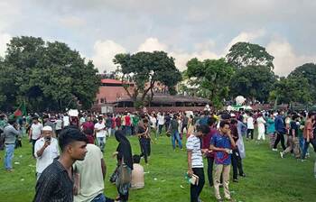 জনগণের দখলে গণভবন