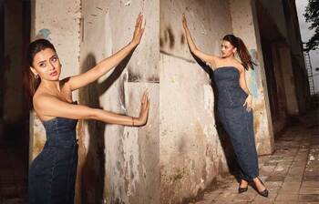 লাস্যময়ী পোজে সাবলীল তেজস্বী