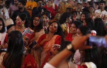 আজকের আলোচিত ছবি: ১৩ অক্টোবর ২০২৪