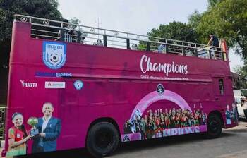 চ্যাম্পিয়নদের আনতে প্রস্তুত ছাদখোলা বাস