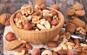 নিয়মিত বাদাম খাওয়ার উপকারিতা