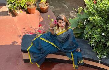 শাড়িতে নজরকাড়া শাওন