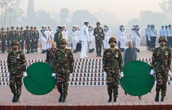 শ্রদ্ধা ও ভালোবাসায় সিক্ত স্মৃতিসৌধ