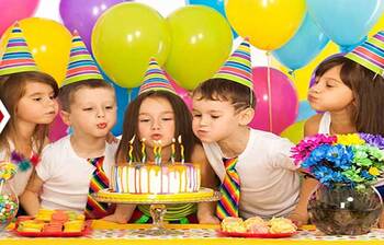 যে দেশে গণ জন্মদিন আজ