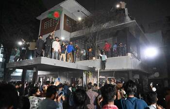 ছবিতে গতরাতের ধানমন্ডি ৩২