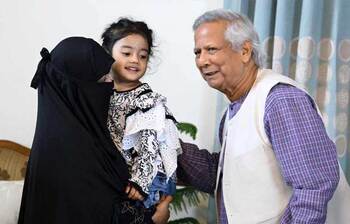 প্রধান উপদেষ্টার সঙ্গে শহীদ পরিবারের সাক্ষাৎ