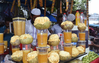 আজকের আলোচিত ছবি: ১৩ মে ২০২৫