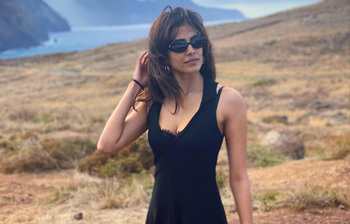 নায়িকা না ভ্রমণপিপাসু? মালবিকার ছবি দেখলে আপনি দ্বিধায় পড়বেন