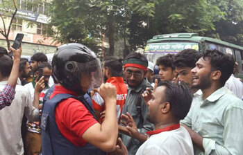 আজকের আলোচিত ছবি: ১৭ অক্টোবর ২০২৫