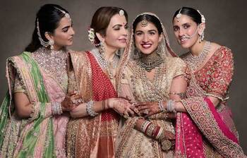 বউভাতে কেমন ছিল আম্বানি বাড়ির নারীদের সাজ?