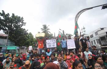 সায়েন্সল্যাবে শিক্ষার্থীদের ঢল