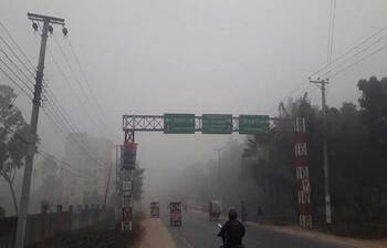 কুয়াশার চাদরে ঢাকা দিনাজপুর