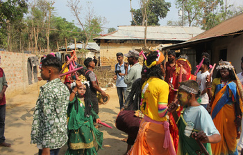 ফাগুয়ার রঙে মাতোয়ারা চা শ্রমিকরা